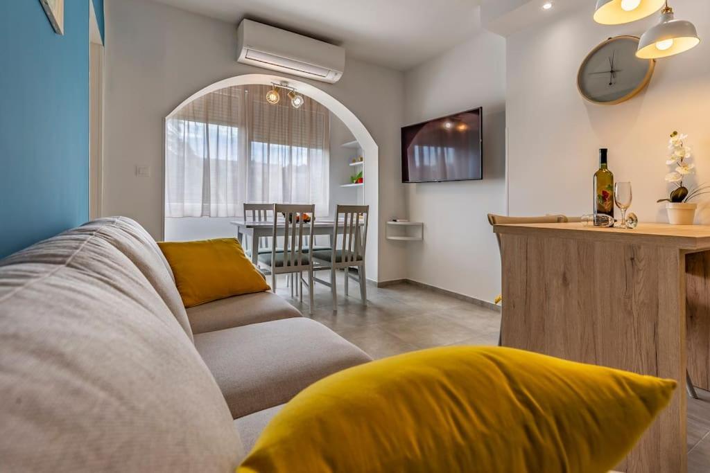 New Two Bedroom Apartment Maloni Pula Extérieur photo